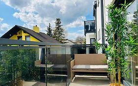 Sunny Modern Apartment With Balcony - Free Parking